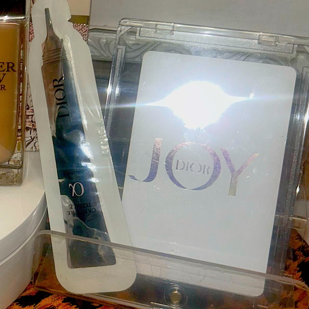 Dior Makeup Set with Gold and Red Accents - Picture 4 of 6